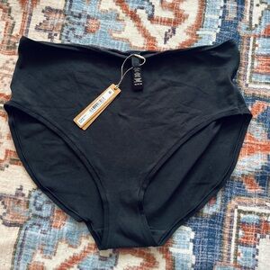 Skims NWT Black Underwear